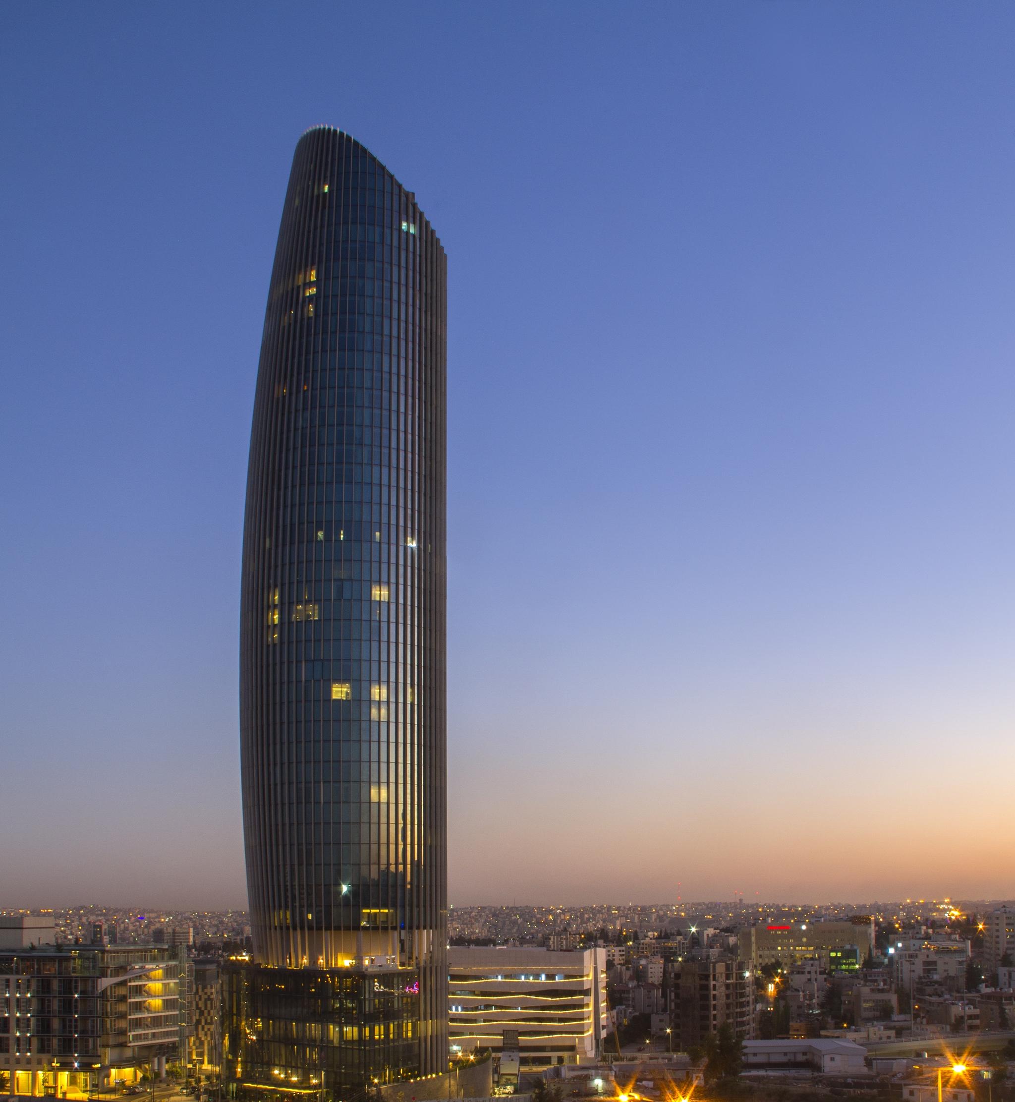 암만 로타나 호텔 외부 사진 The tower at sunset